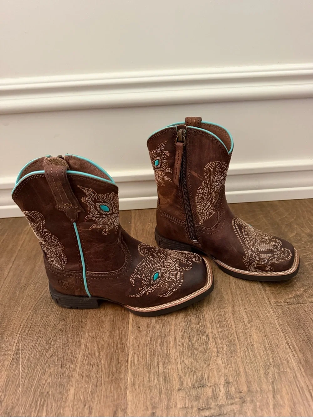 Girls’ Ariat Brown Leather Kids Western Boots with Turquoise Trim, Sz 9